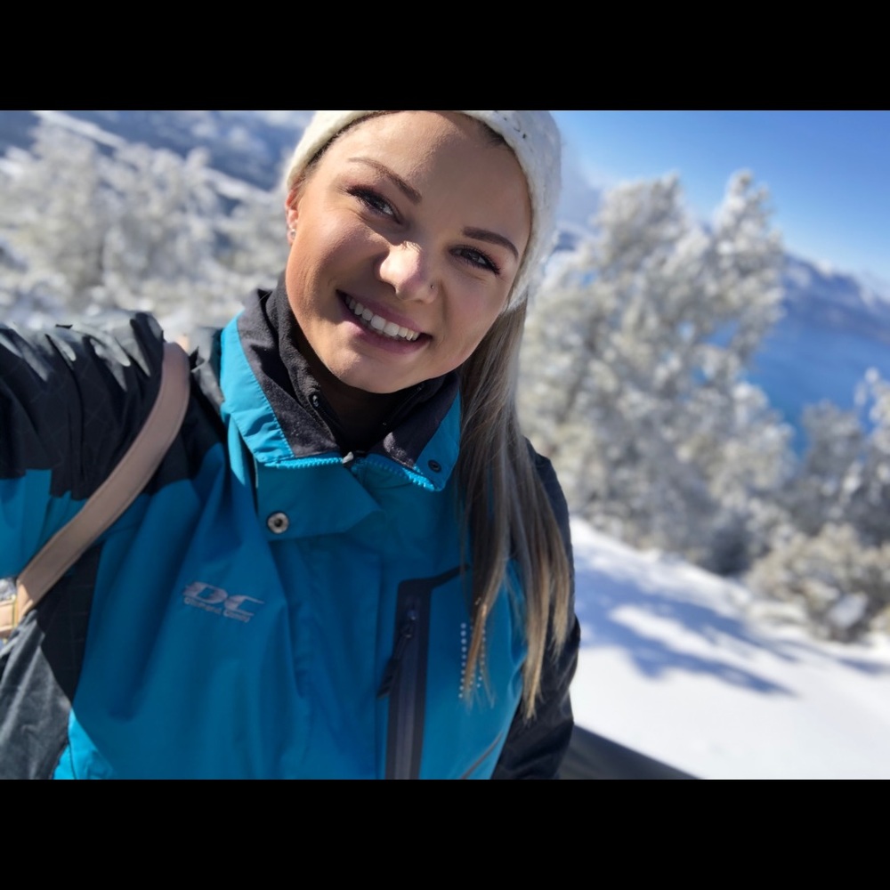 ❤️Meet Your Posher!❤️